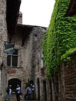 Perouges, Rue des Princes, Osteopathe